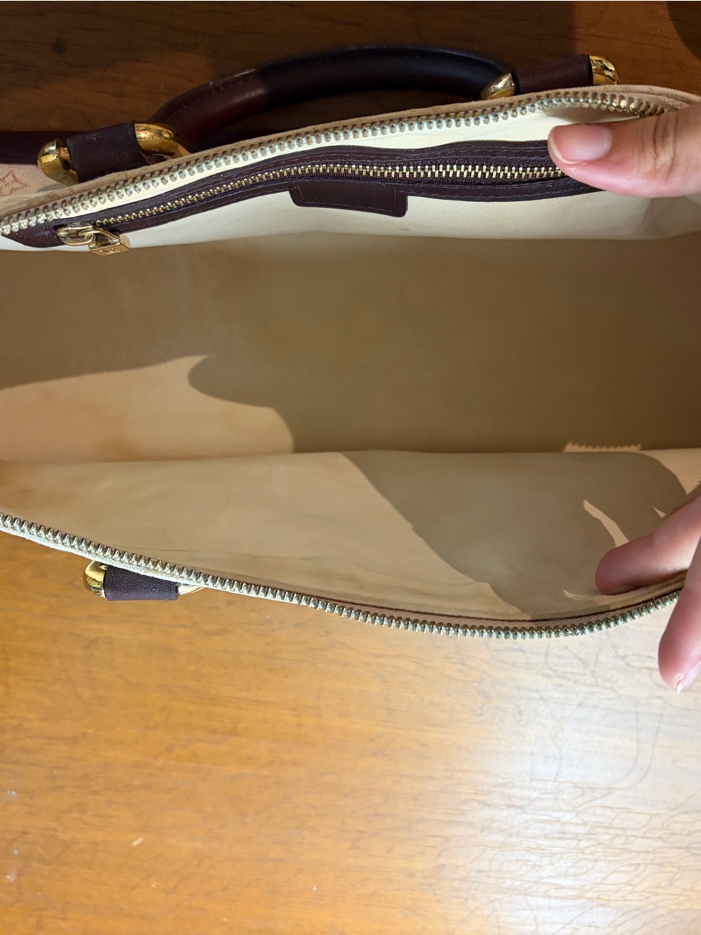 2000s Louis Vuitton Alma Bag - Picture 5 of 8